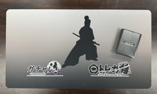 画像1: 【限定1セット】黒灰グラデーションプレイマット+トレカ侍スリーブ60枚セット [トレカ侍 オリジナル] (1)